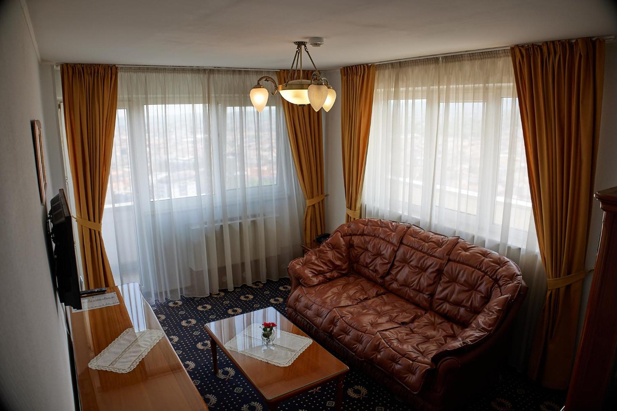 Hotel Belvedere Cluj-Napoca Exteriör bild